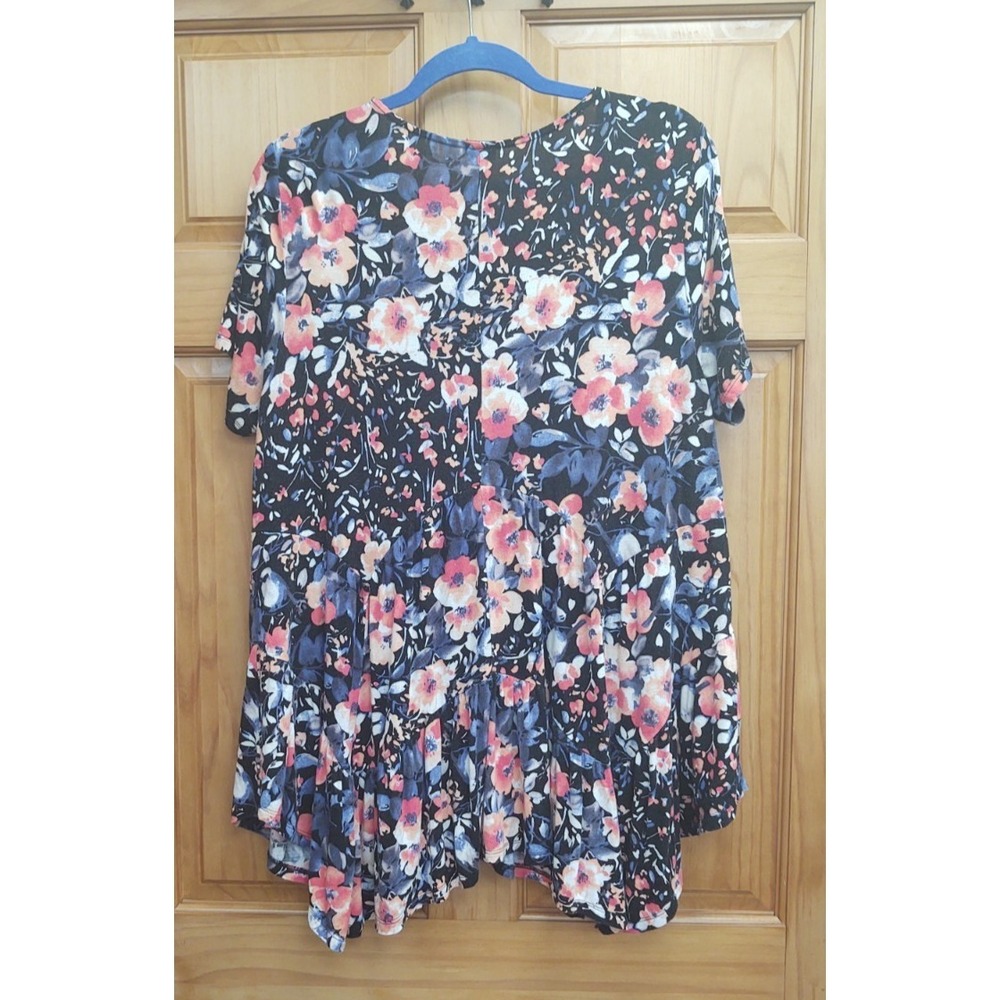 Lee Womens XL Short Sleeve Floral Black V Neck Flowy Gathered Bottom Half - Picture 6 of 9
